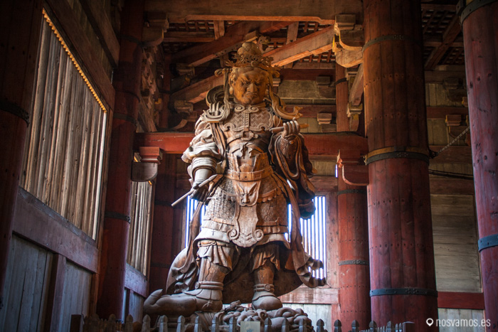 Koumokuten, uno de los guerreros que custodian al Gran Buda