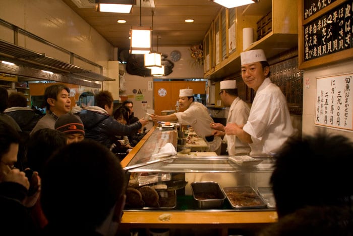 restaurante-sushi-dai-mercado-tsukiji-interior — Tokyo, Japón