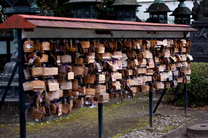 Ema (絵馬) Tabla tradicional shintoista — Tokyo, Japón