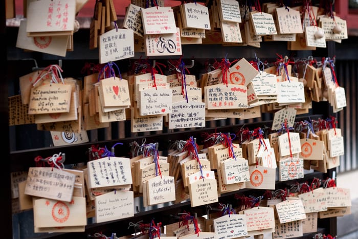 Ema (絵馬) Tabla tradicional shintoista — Tokyo, Japón