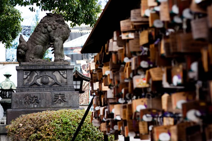 Ema (絵馬) Tabla tradicional shintoista — Tokyo, Japón