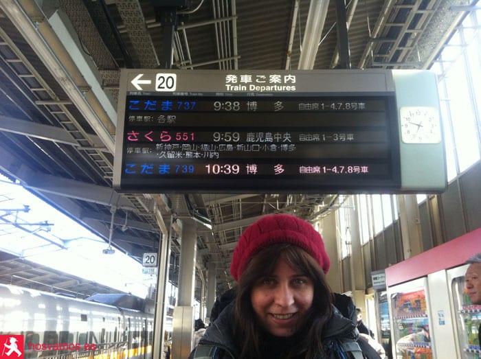 Información sobre horarios de salidas en el mismo anden — Hiroshima, Japón