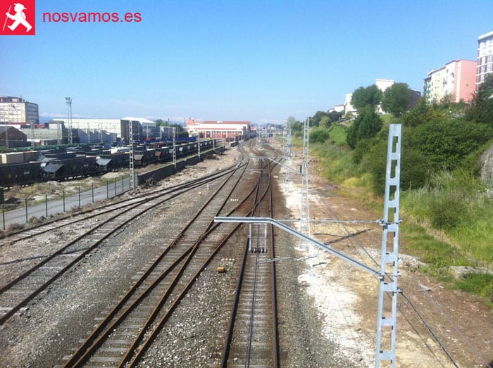Pasarela sobre las vías del tren. Santander
