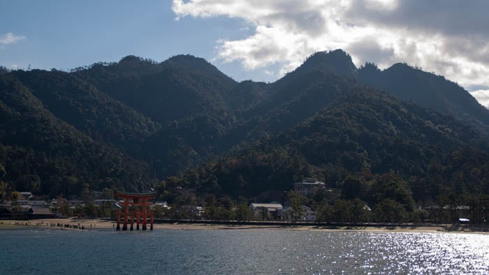 Vista de la isla de Miyajima y el monte Misen — Hiroshima, Japón