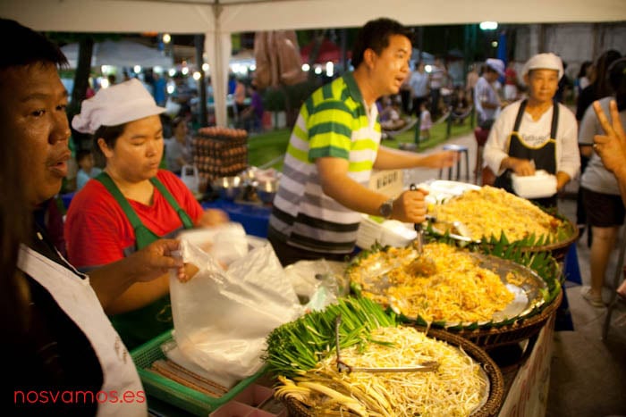 Arroz y Pad thai para todos — Chiang Rai, Tailandia