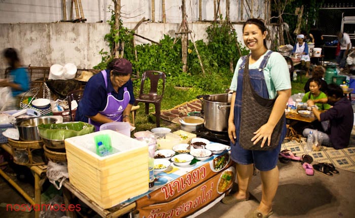 nuestro puesto de Kao Soi... hummmmm — Chiang Rai, Tailandia