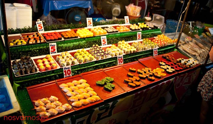 Sushi por piezas, baratísimo, aunque no es Japón — Chiang Rai, Tailandia