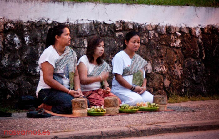 monjes-luang-prabang-tak-bat-2 — Luang Prabang, Laos