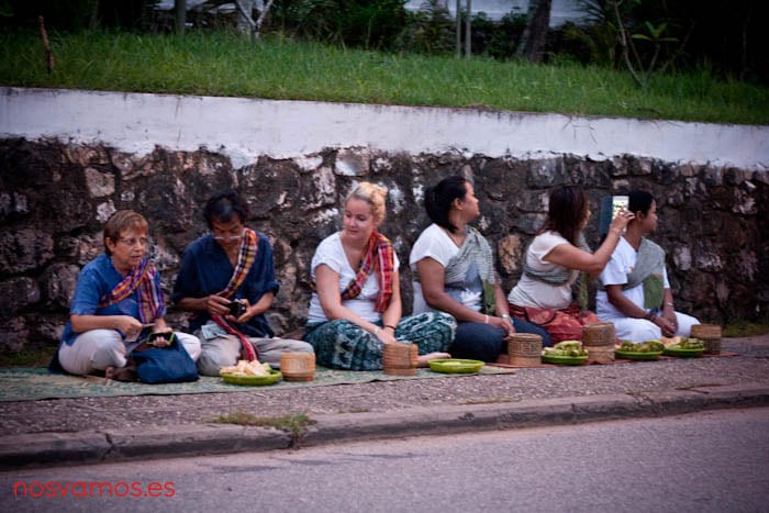 monjes-luang-prabang-tak-bat-5 — Luang Prabang, Laos
