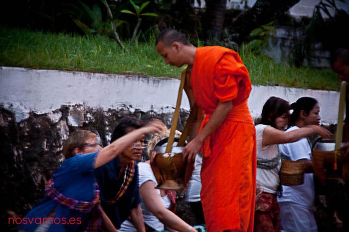 monjes-luang-prabang-tak-bat-8 — Luang Prabang, Laos