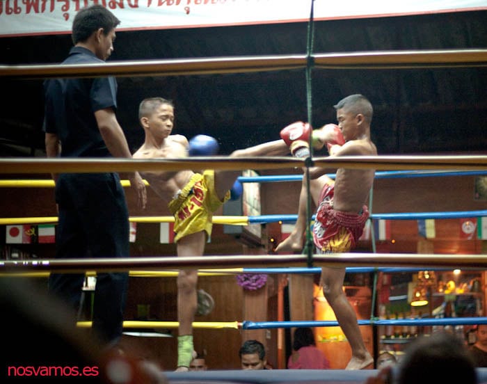 Primer combate con los luchadores más jóvenes — Chiang Mai, Tailandia