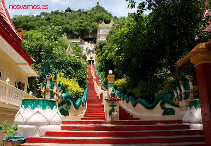 Templo de la Boca del Dragón — Kanchanaburi, Tailandia