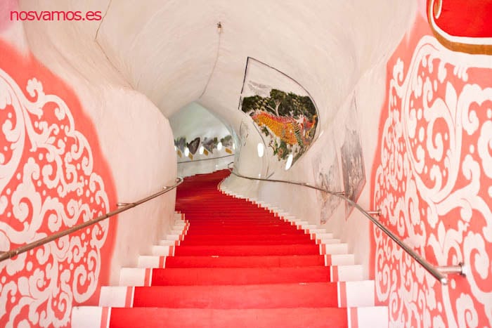 Interior del dragón — Kanchanaburi, Tailandia
