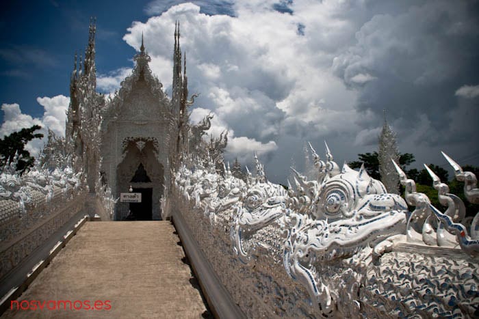 Entrada al templo — Chiang Rai, Tailandia
