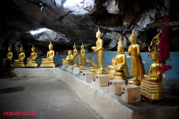 Sala con el buda reclinado — Kanchanaburi, Tailandia