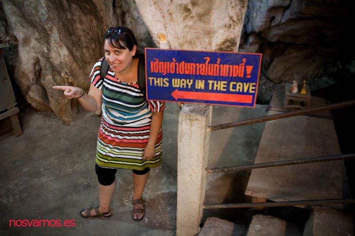 Indicaciones para continuar el camino — Kanchanaburi, Tailandia