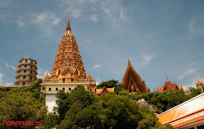Vista del templo desde la calle — Kanchanaburi, Tailandia
