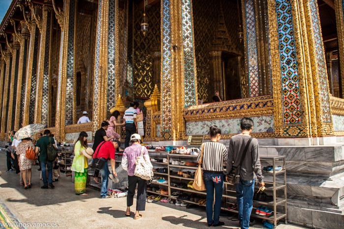 Zapatitos fuera — Bangkok, Tailandia