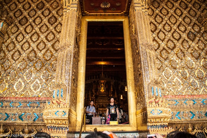 Puerta de entrada a la Pagoda de plata — Bangkok, Tailandia