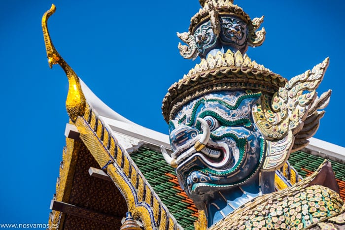 Detalle de los guerreros a la entrada del Palacio real de Bangkok