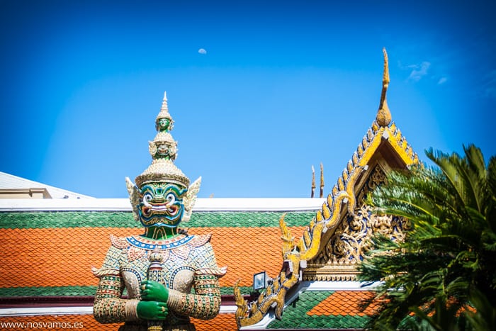 Guerreros a la entrada del Palacio real de Bangkok