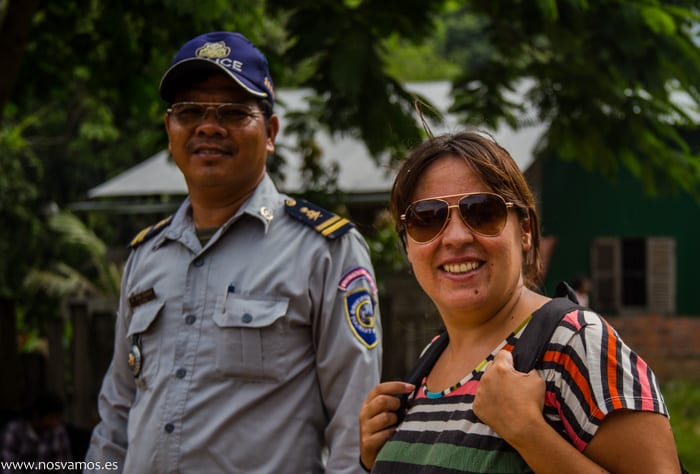 Sobre la policia de Camboya se pueden decir muchas cosas, en este caso, nos informó del 'precio'