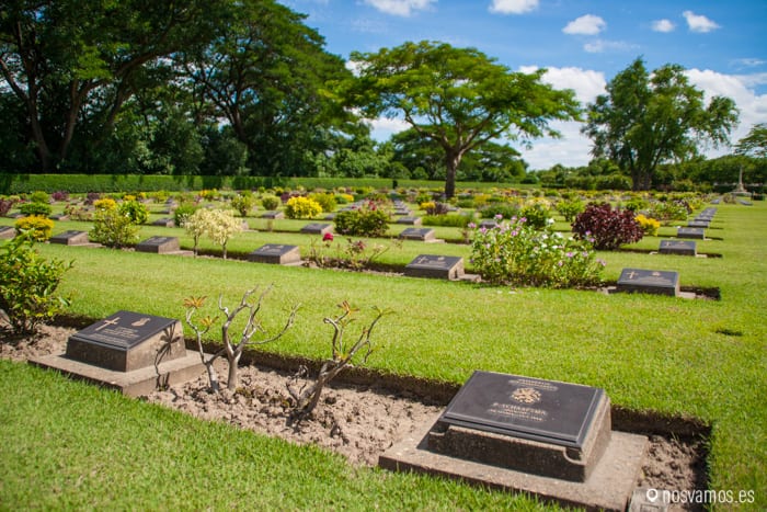 Cementerio de Guerra de Chungkai — Kanchanaburi, Tailandia
