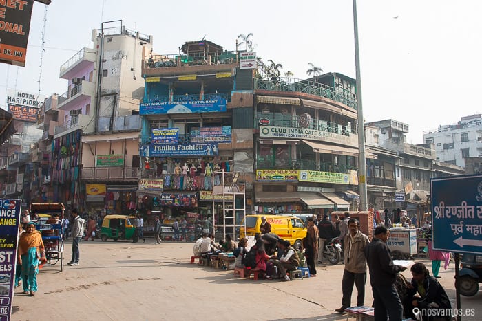 Plaza central de la zona del Paharganj — Delhi, India