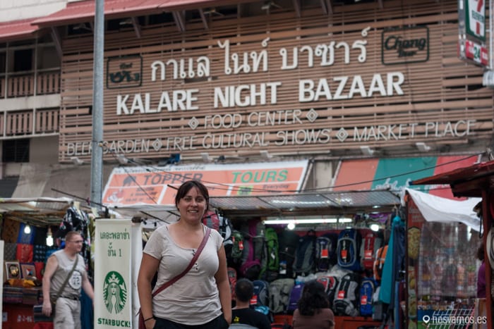 Entrada al mercado nocturno, Kalare Night Bazaar — Chiang Mai, Tailandia