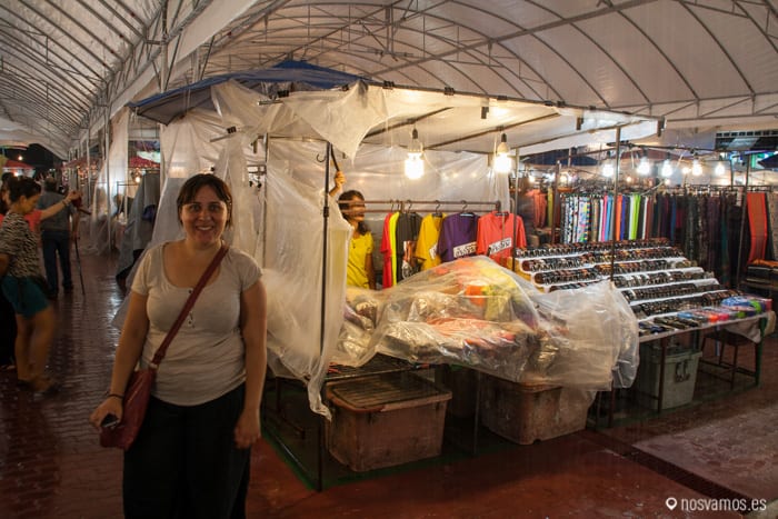 Dentro del mercado — Chiang Mai, Tailandia