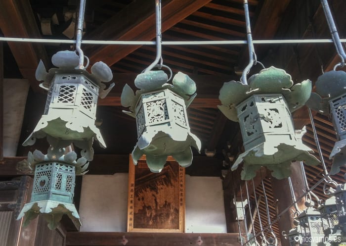 Faroles en Nigatsu-Do — Nara, Japón