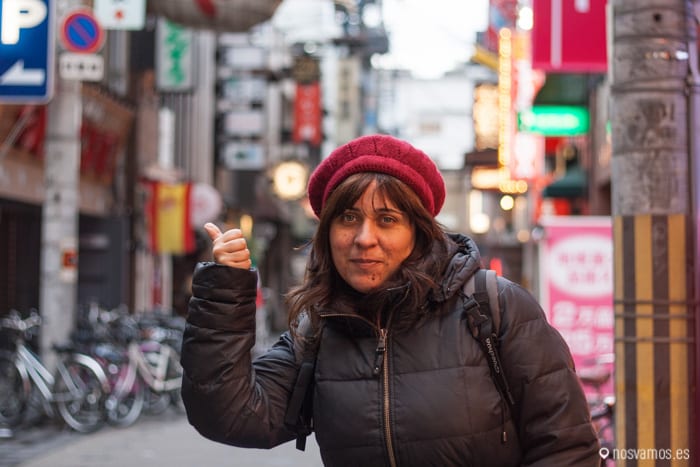 Los colores de los carteles animan a cualquiera — Osaka, Japón