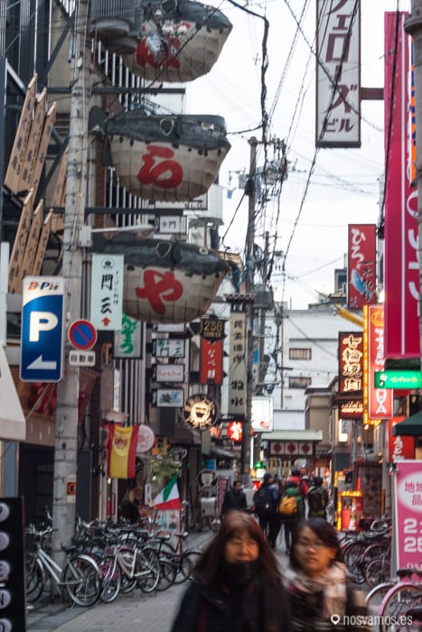 Más carteles llamativos — Osaka, Japón
