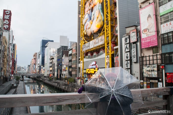 Los canales con todos los restaurantes a sus orillas — Osaka, Japón