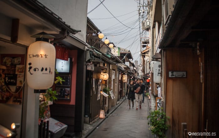 Una callejuela en Pontocho — Kyoto, Japón