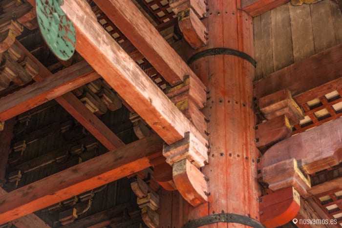 Detalle de la construcción interior en madera — Nara, Japón