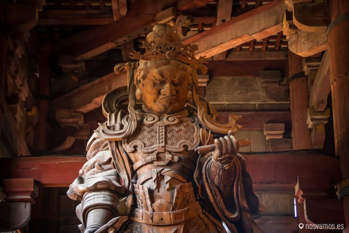 Koumokuten, uno de los guerreros que custodian al Gran Buda — Nara, Japón