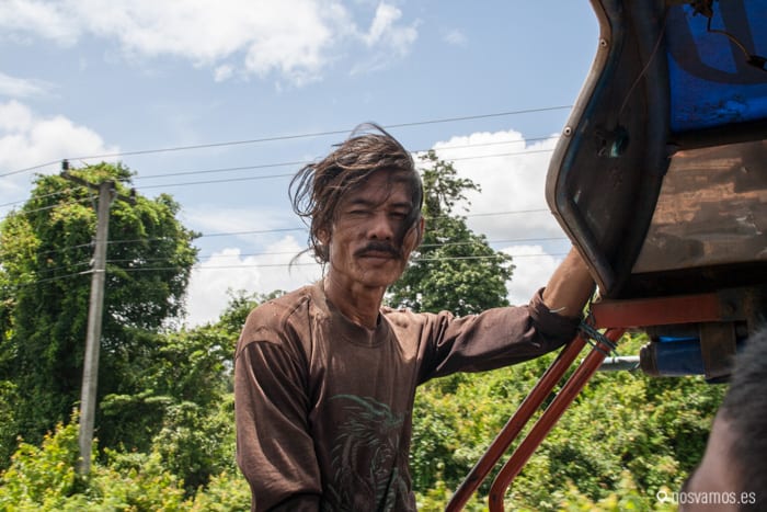 Este era el jefazo. El que organiza el camión, dice quien sube, cuanto paga y dónde se para. Un Don en toda regla. — 4000 islas, Laos
