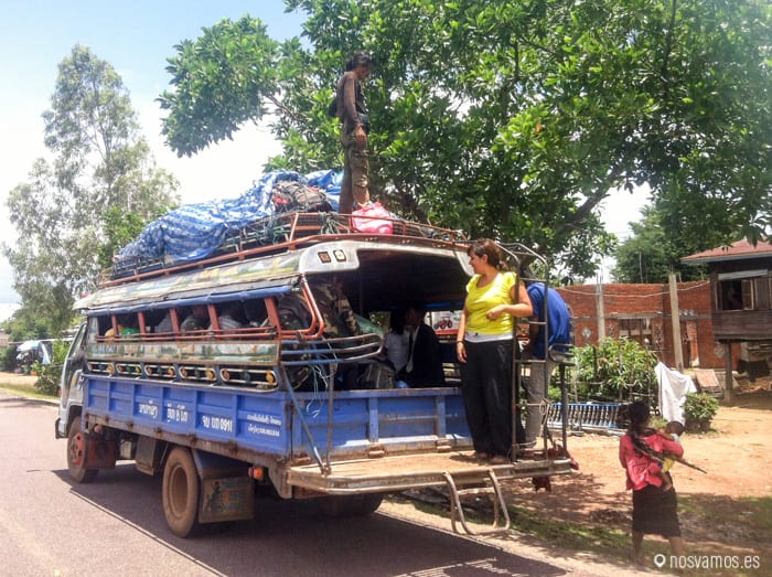 Lo del camión era un show. Íbamos hasta arriba de gente y de carga, pero fue muy divertido — 4000 islas, Laos