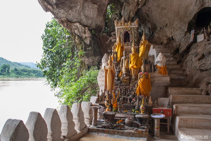Interior de la cueva inferior — Luang Prabang, Laos