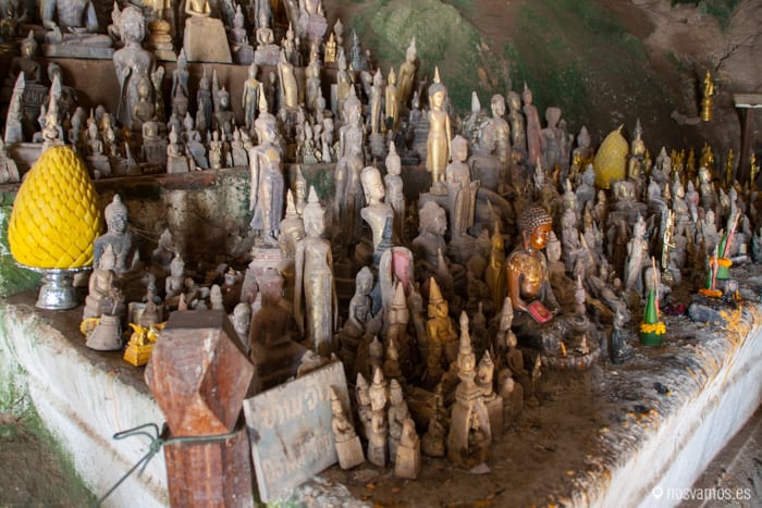 Interior de la cueva inferior — Luang Prabang, Laos