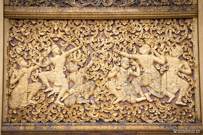 Detalle en una de las paredes labradas © Juanjo Cacho — Luang Prabang, Laos