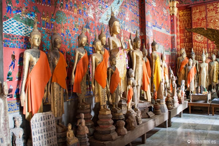 Esculturas de Buda en la cámara mortuoria © Juanjo Cacho — Luang Prabang, Laos