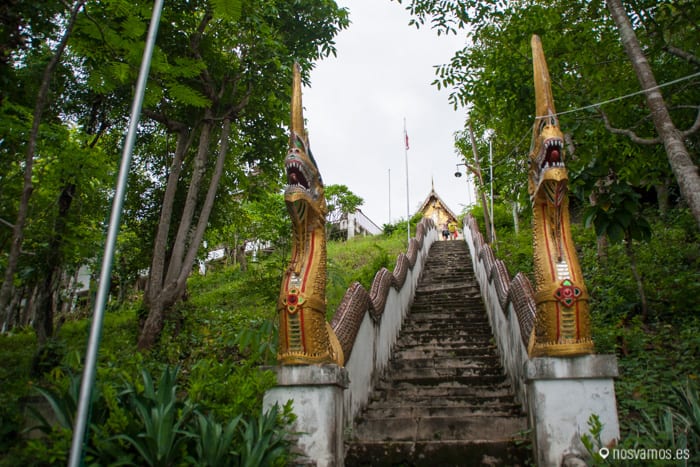 Entrada al templo — Pai, Tailandia