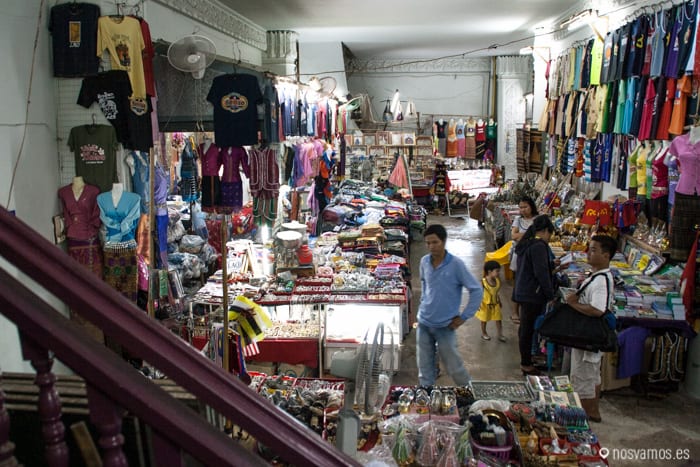 Tientas dentro del Arco del triunfo © Juanjo Cacho — Vientiane, Laos