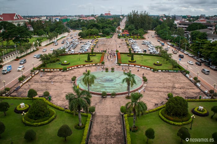 Jardines vistos desde lo alto del Arco del triunfo de Vientiane