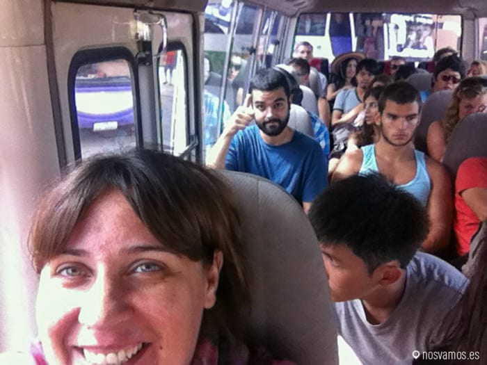 Amontonados en la furgo — Vang Vieng, Laos