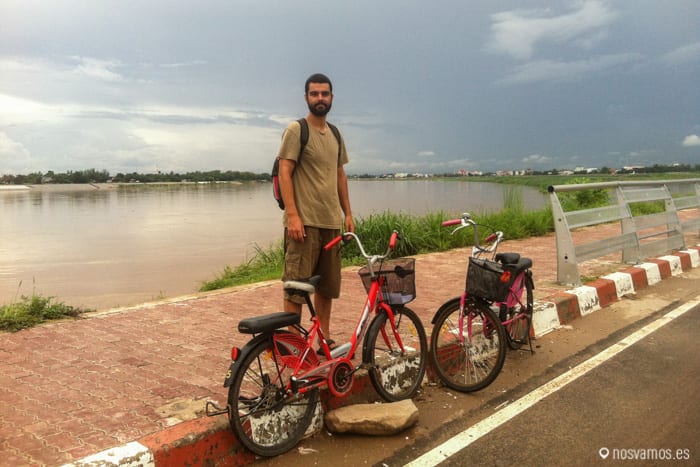 Lo mejor es alquilar una bici para disfrutar de la ciudad — Vientiane, Laos