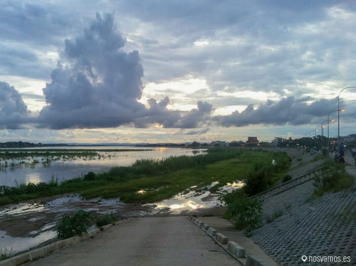 Atardece en Vientiane