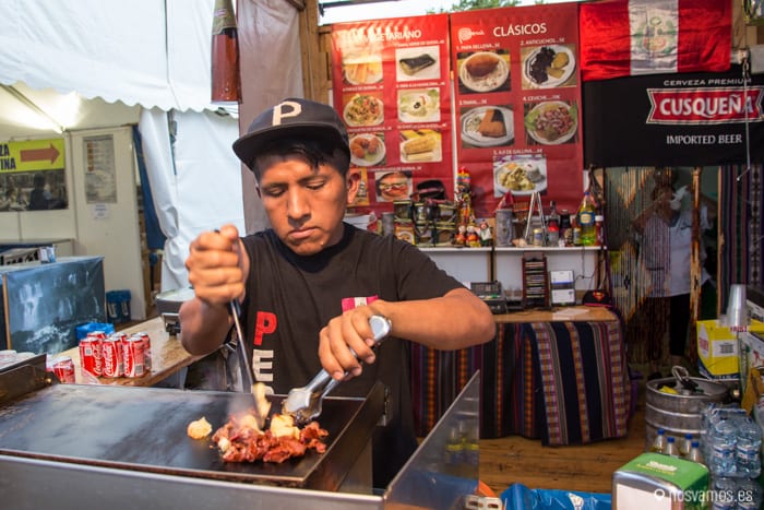 Preparando nuestra ración de Anticuchos — Santander, España